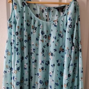 🌺2 for 20🌺GUC Teal floral peasant blouse